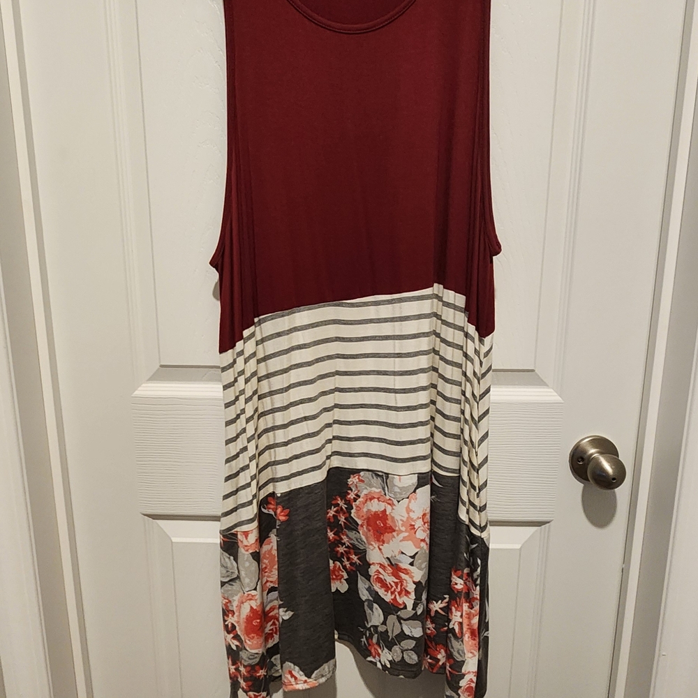 Elegant Sleeveless Midi Dress - Burgundy and Gray Floral